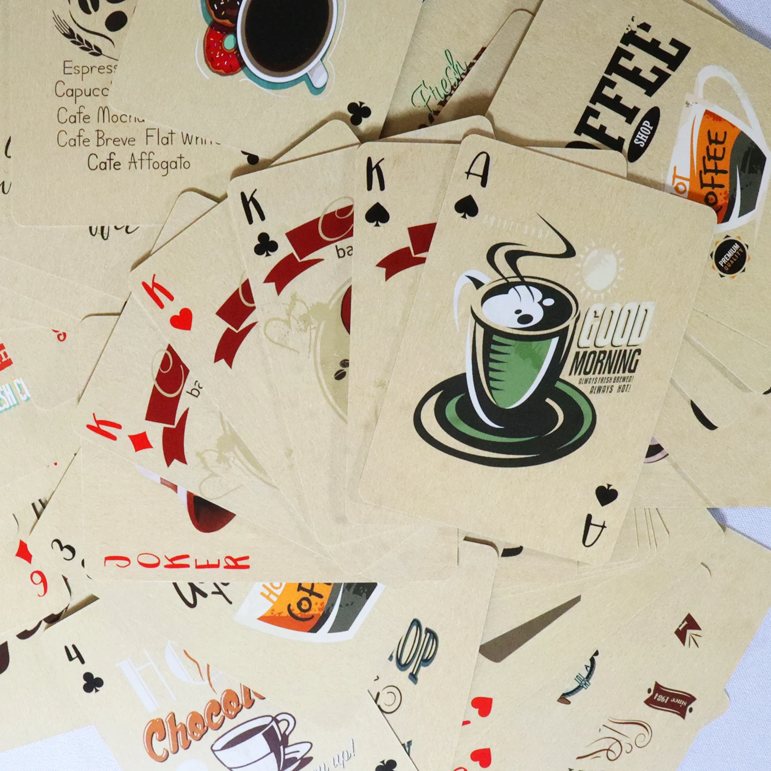 Kaffeepapier-Spielkarten im Vi – Board Game Yearbook Bewertung und Preis